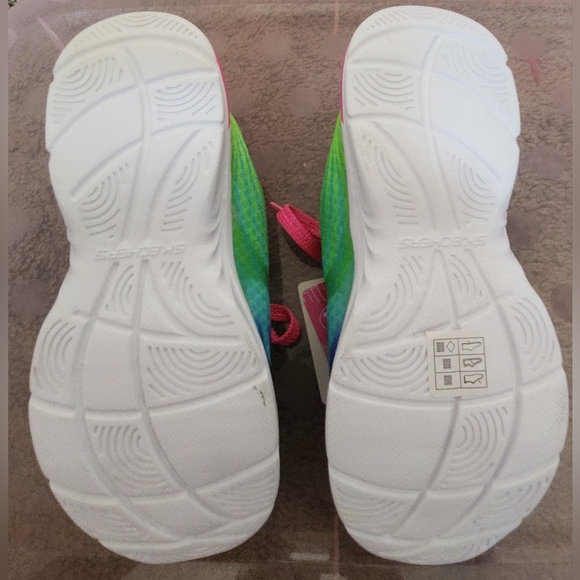 Girls Skechers Lightweight Sneakers - Picture 5 of 8